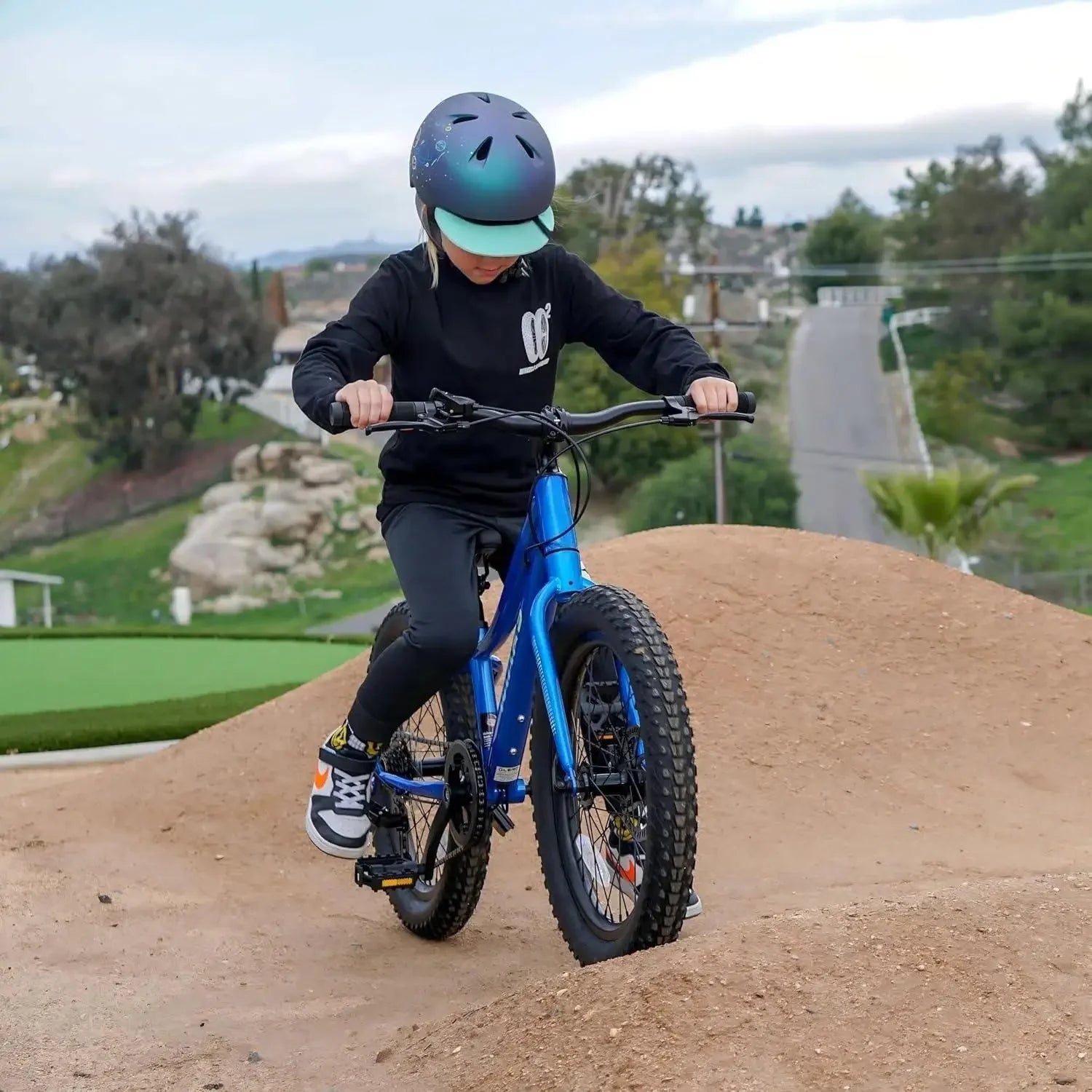 Kids Mountain Bike, 20 24 Inch//Fat Tire Bike for Teen Ages 6-14 Year Old//Bicycle with 2.8-Inch Wide Tires and 6 Speed - GilloServ